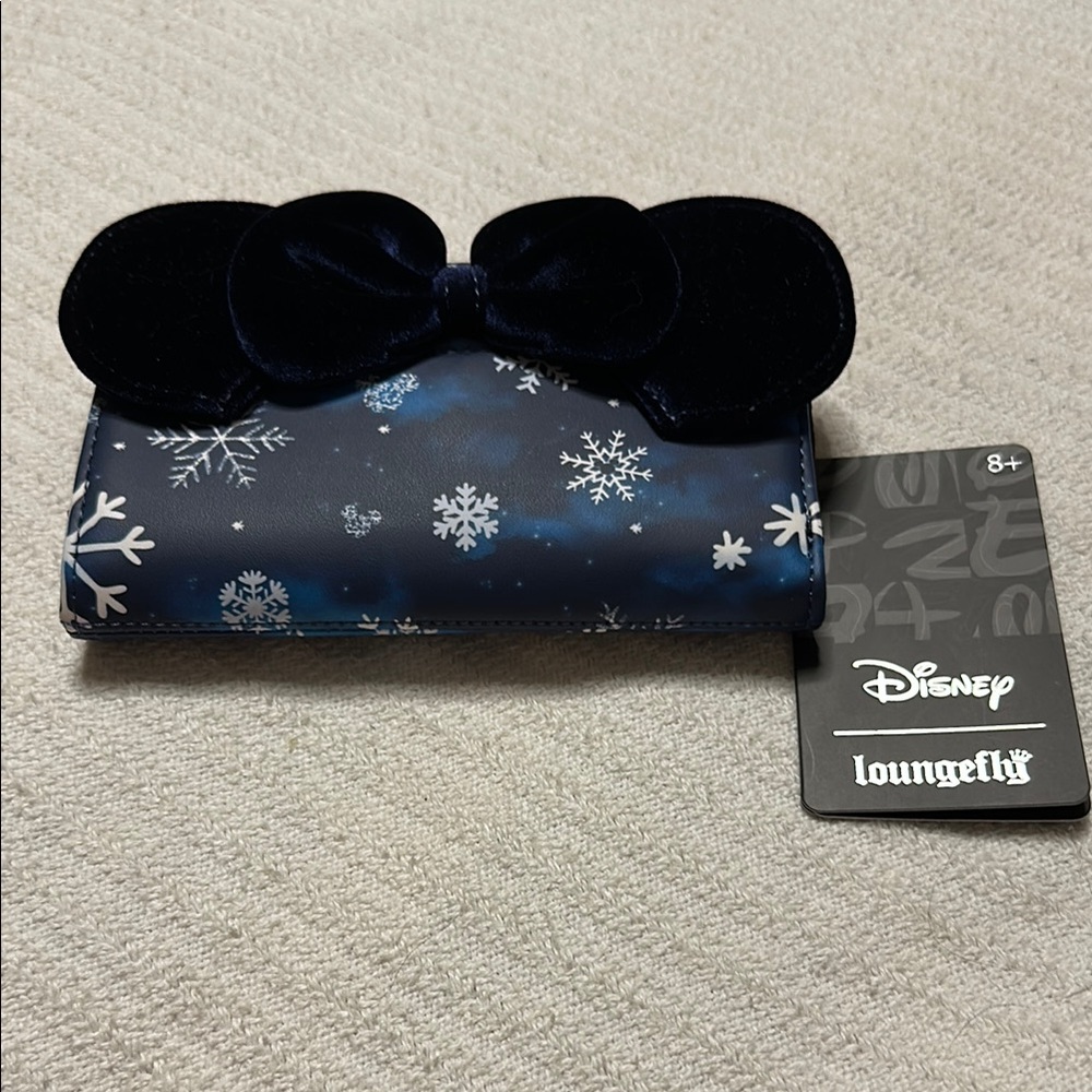 Disney Loungefly Minnie Mouse Snowflake wallet